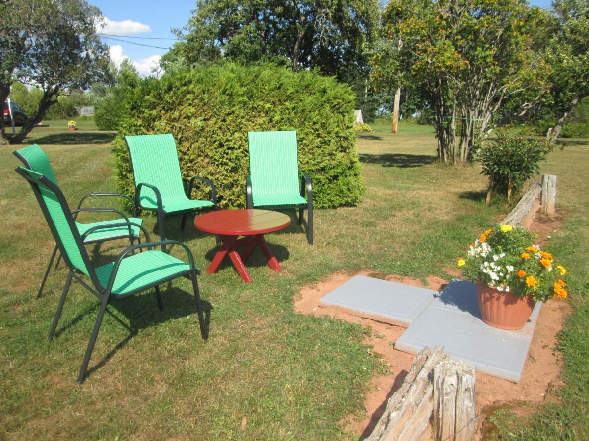 Gite Les Acres Tranquilles B&B Port-Daniel Exterior photo